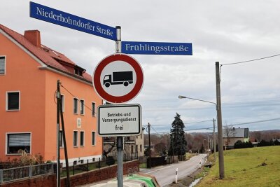 Rechtswidriges Schild wird in Zwickau nach 25 Jahren abgebaut - Die Beschilderung an der Niederhohndorfer Straße in Zwickau muss geändert werden. 