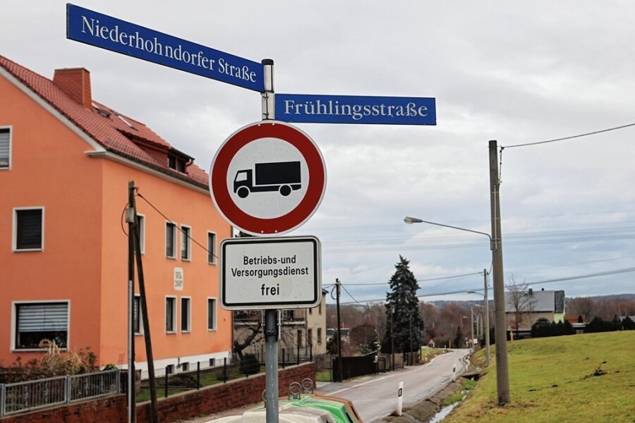 Rechtswidriges Schild wird in Zwickau nach 25 Jahren abgebaut - Die Beschilderung an der Niederhohndorfer Straße in Zwickau muss geändert werden. 
