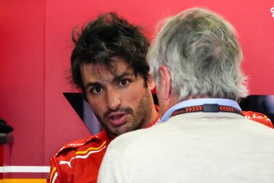Red-Bull-Teamchef: Sainz Schlüsselfigur auf dem Fahrermarkt - Wird Ferrari verlassen müssen: Carlos Sainz (l).
