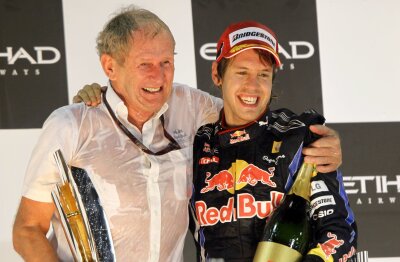 Red Bulls Marko: In einem Top-Auto würde Vettel zurückkommen - Sebastian Vettel (r) im Jahr 2010 mit Helmut Marko.