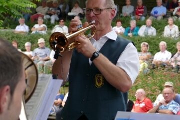 Reger Betrieb beim Konzert in Warmbad - Beeindruckte mit Trompete und mit Witzen: Lutz Wendler. 