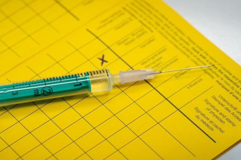 Regierung prüft: Dürfen Firmen Impfstatus erfragen? 