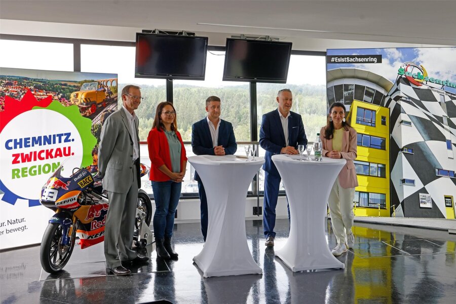 Region soll noch mehr vom Grand Prix auf dem Sachsenring profitieren - Vertreter von Sachsenring und Tourismusverband bei der Pressekonferenz zur neuen Kooperation.