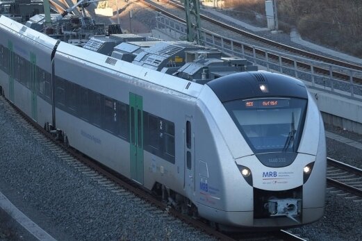 Regionalbahn: Alstom will defekte Züge bis Montag instandsetzen - 