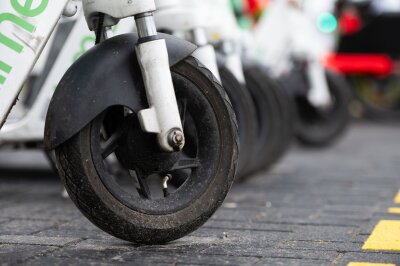 Regulierung von Leih-E-Tretrollern - Was wo getan wird - Ein Verbot von Leih-E-Scootern ist in größeren Städten wie München oder Berlin bisher nicht geplant.