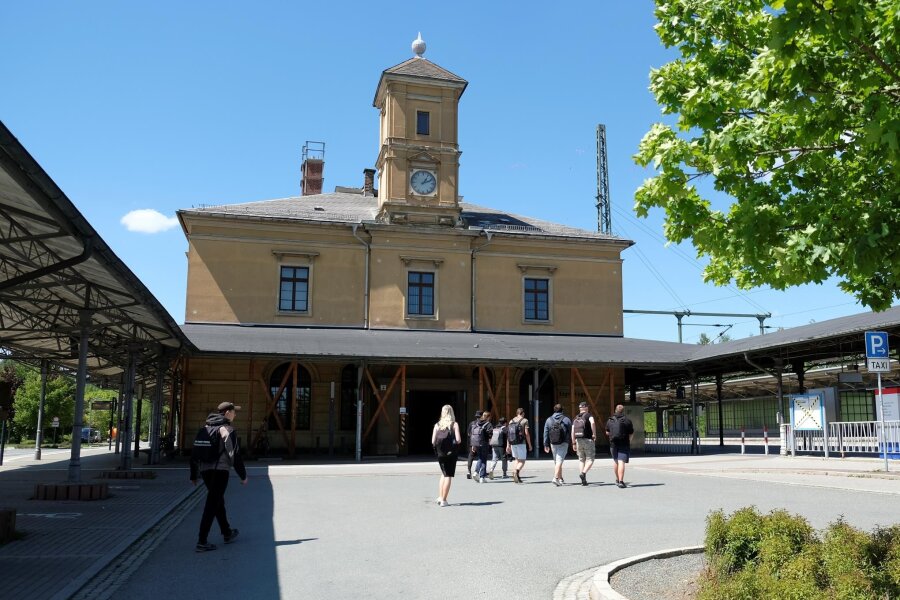 Reichenbach: Bahnhof will bald zum Einkaufen einladen - Der denkmalgeschützte Bahnhof in Reichenbach soll nach dem Willen des Käufers schon bald zum Einkaufen einladen.