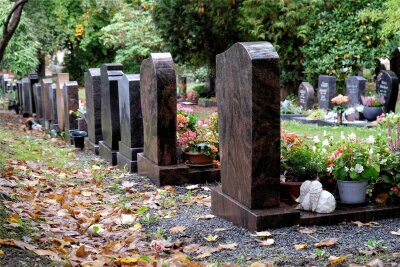 Reichenbach: Friedhofsgebühren verdreifachen sich zum Teil - Der Preis für ein Reihengrab für 20 Jahre steigt von bislang 235 Euro ab 2024 auf 750 Euro. Das ist mehr als eine Verdreifachung.