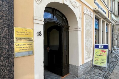 Reichenbach: Kinderarzt-Praxis bleibt geöffnet - Die Kinder- und Jugendarztpraxis von Dr. Wolfgang Reiher hat am Markt 18 in Reichenbach ihren Sitz.