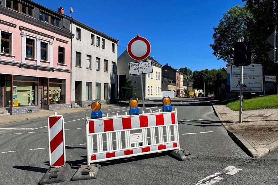 Reichenbach: Neuer Abschnitt auf Heinsdorfer Straße gesperrt - Die Heinsdorfer Straße in Reichenbach ist seit Montag zwischen Annenplatz und Mühlgässchen voll gesperrt.