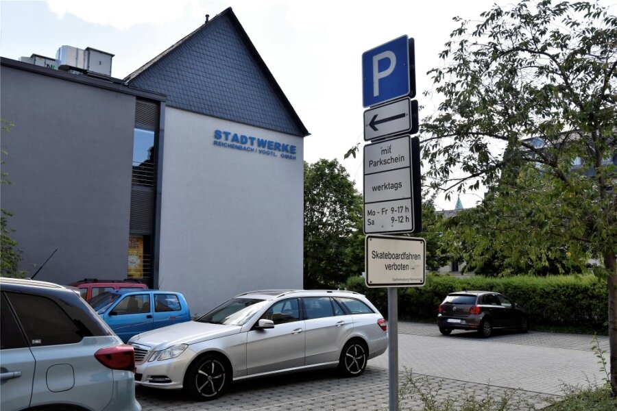 Reichenbach: Parkplatz oberhalb der Stadtwerke ab 1. August gesperrt - Der Parkplatz oberhalb der Stadtwerke am Roßplatz wird ab 1. August gesperrt.
