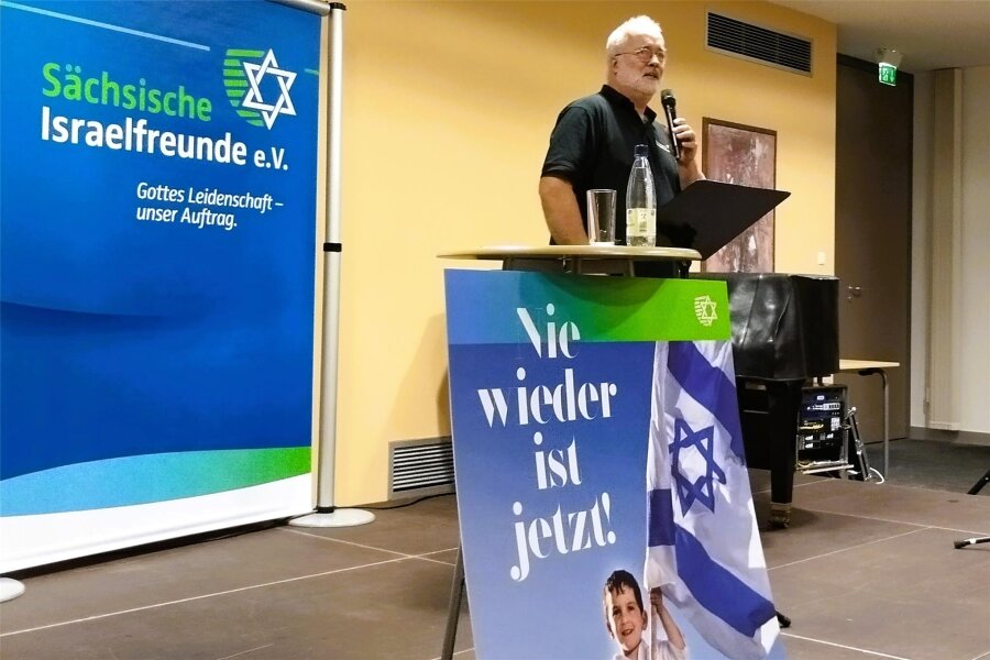 Reichenbach: Trotz Reisewarnung nach Israel – Christen wollen Solidarität zeigen - Werner Hartstock erzählt im Vereinsdomizil der Sächsischen Israelfreunde von seinen Reiseplänen.