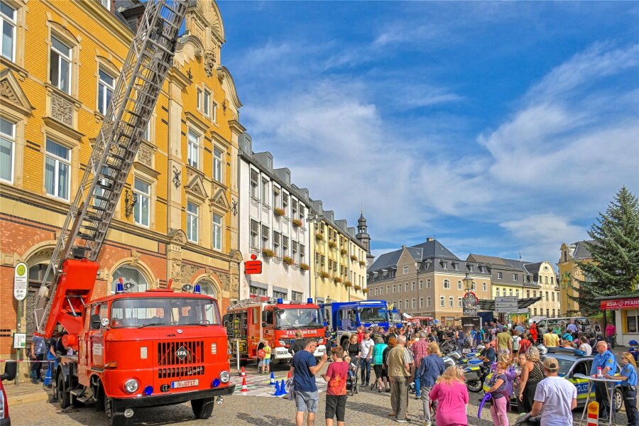 Reichenbach: Wie sich Vereine beim Bürgerfest 2024 einbringen wollen - Die Blaulichtmeile beim Bürgerfest 2023 in Reichenbach.