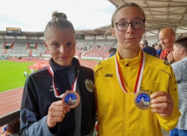 Reichenbacher Duo startet erstmals zur DM - Mia Rahnfeld (links) und Lara Ackermann haben schon zur Mitteldeutschen Meisterschaft ihr Können bewiesen. 