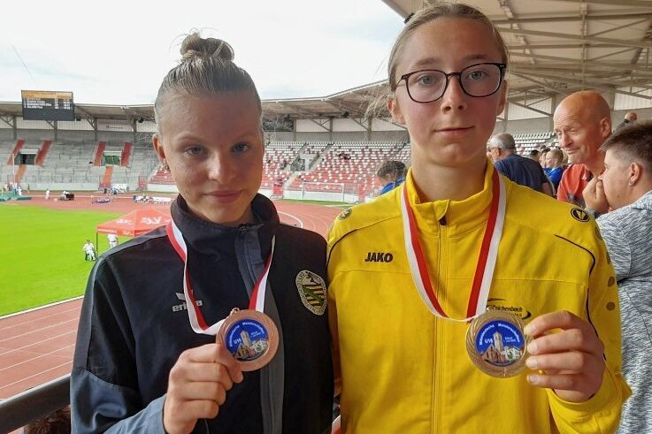 Reichenbacher Duo startet erstmals zur DM - Mia Rahnfeld (links) und Lara Ackermann haben schon zur Mitteldeutschen Meisterschaft ihr Können bewiesen. 