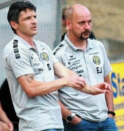 Reichenbacher gastieren beim Ex-Coach - Bevor Steve Gorschinek (links, daneben Co-Trainer Erik Jung) den Posten beim VfB übernahm, trainierte er den SV Kottengrün (2021/22), zuvor den RFC (18/19). 