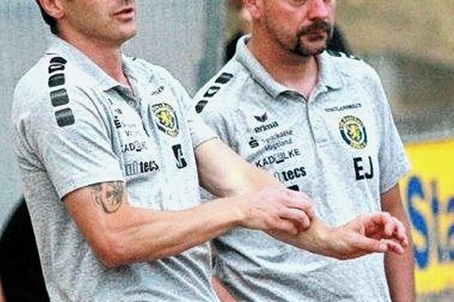 Reichenbacher gastieren beim Ex-Coach - Bevor Steve Gorschinek (links, daneben Co-Trainer Erik Jung) den Posten beim VfB übernahm, trainierte er den SV Kottengrün (2021/22), zuvor den RFC (18/19). 