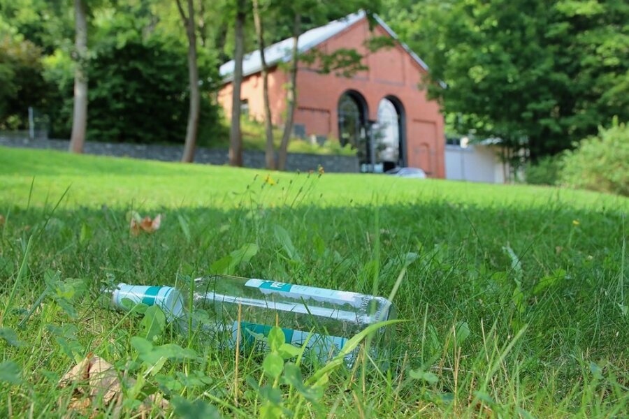 Reichenbacher Ober-Kleingärtner fordert mehr Kontrollen - Müll und Vandalismus im Reichenbacher Park der Generationen sind zum Dauerproblem geworden. 