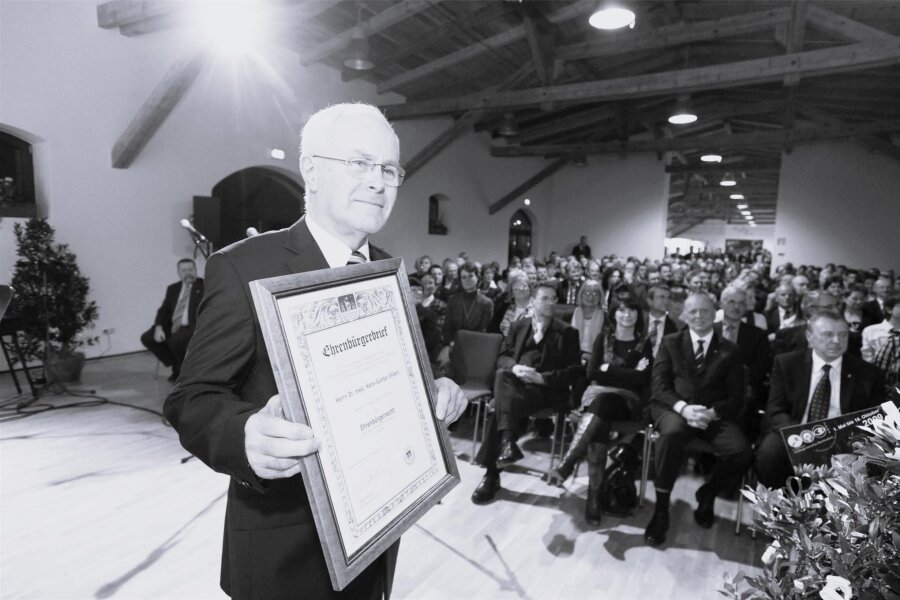 Reichenbachs Ehrenbürger ist tot: „Ein Vorbild als Arzt und Mensch“ - Das Jahr 2009 - beim Jahresempfang des Reichenbacher OB wird Hans-Günter Ehlert zum Ehrenbürger ernannt.