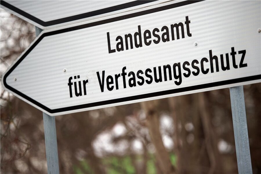 Plakate, die jetzt in Grünbach aufgetaucht sind, schreibt der sächsische Verfassungsschutz den Reichsbürgern zu.