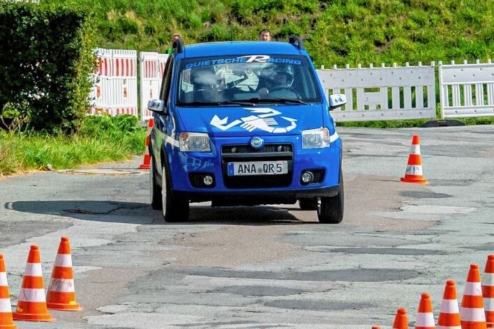 Reifen laufen in Annaberg heiß - Hat im Fiat Panda 4x4 alles gegeben und sich Rang 3 in seiner Serienklasse erkämpft: Markus Herzig vom AMC Annaberg 