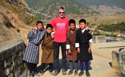 Reise durch das Drachenland - In Punakha traf sich André Carlowitz mit Schulkindern. Darüber und über noch viele andere Begegnungen will der Lugauer bei einem Vortrag im März berichten. 