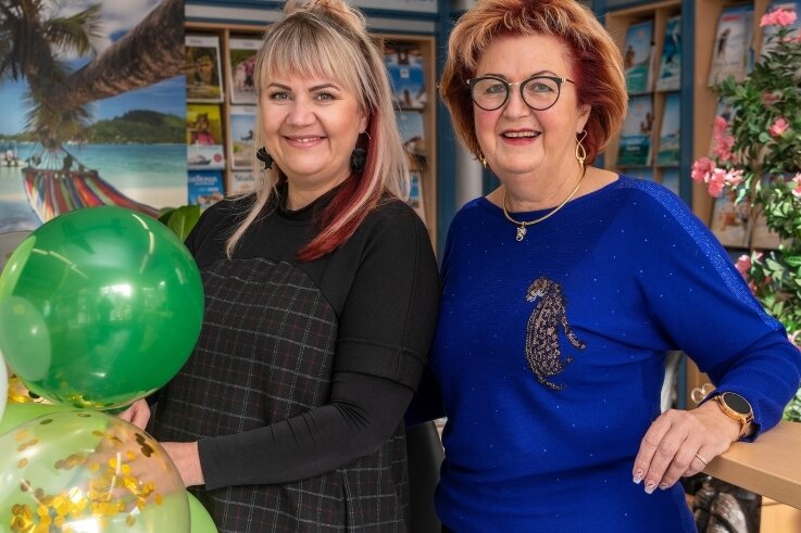 Die Geschäftsführerin Wendy Preusker-Panagiotatou und ihre Mutter,die Firmengründerin Marion Preusker, können das Mittweidaer Geschäft wieder öffnen.