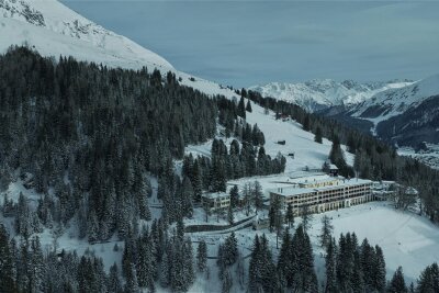 Reisetipp Davos: Skifahren auf dem Zauberberg - Auf der Schatzalp spielt „Der Zauberberg“ von Thomas Mann und die neue Serie „Davos 1917“. Das ehemalige Sanatorium ist heute ein Hotel mit eigenem Skigebiet.