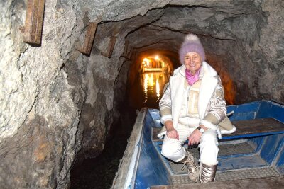 Reisetipp Niederschlesien: "Wir haben alles - außer Meer" - Elzbieta Szumska hat die ehemalige Goldmine gekauft, die heute Besucherstollen mit Bootsausflug und Museum ist.