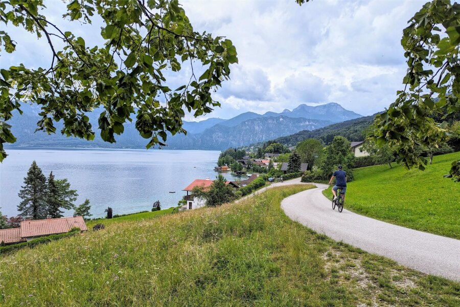 Reisetipp Österreich: Auf Seentour durch das Salzkammergut - Der Attersee – früher Kammersee genannt – ist der größte innerhalb von Österreich gelegene See.