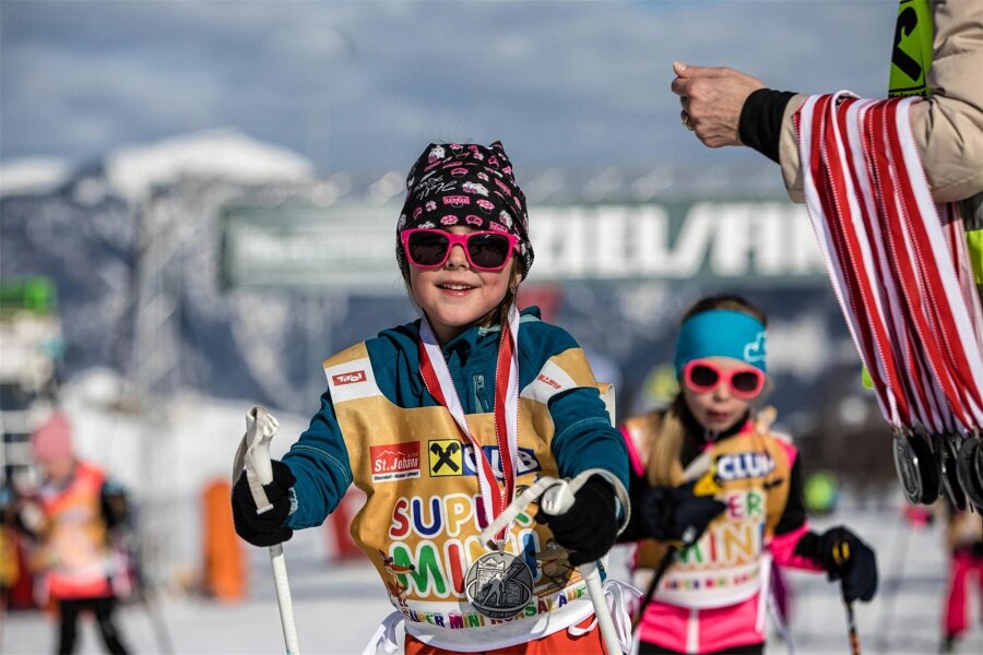 Reisetipp Tirol: Langlaufen unterm Kaiser - Beim Mini-Koasa-Lauf starten die Kleinsten bis sechs Jahre. Sie sind nach 400 Metern stolz im Ziel.