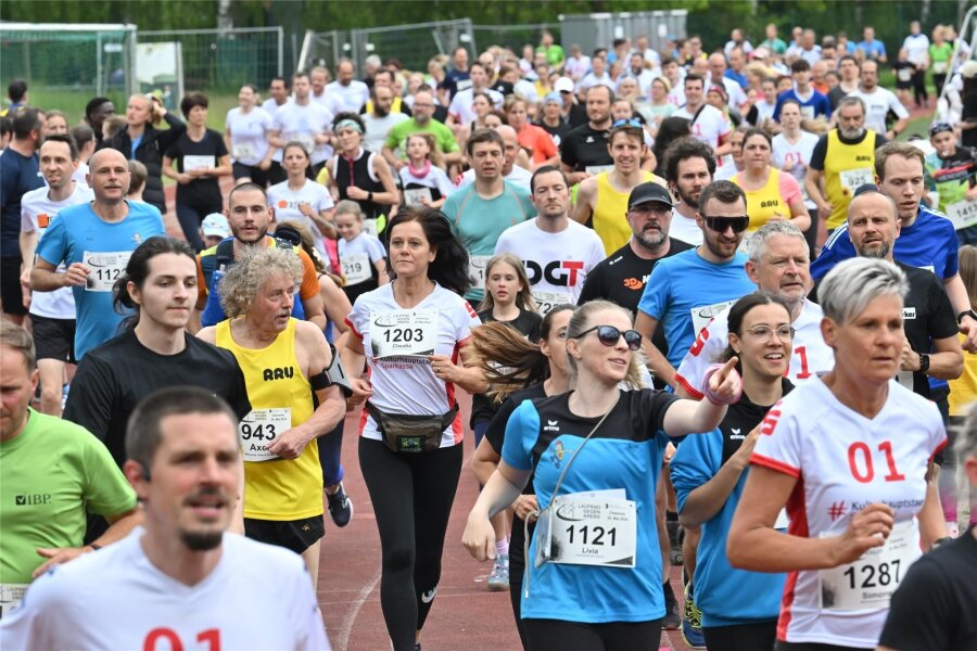 Rekord: 1500 Teilnehmer bei Lauf gegen den Krebs in Chemnitz dabei - So viele wie noch nie: Beim Sonnenblumenlauf waren rund 1500 Starter dabei.