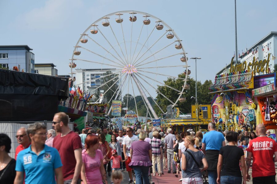 Rekord: 260.000 Besucher beim Chemnitzer Stadtfest - Irritationen um Abbruch am Vortag - Am Rande des Stadtfestes ist es im Bereich der Brückenstraße zu mehreren Straftaten gekommen.