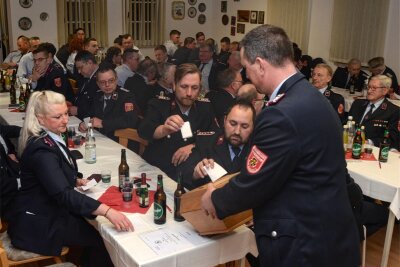 Rekord für Auerbacher Feuerwehr: So viele Einsätze in einem Jahr wie noch nie zuvor - Im Auerbacher Feuerwehrdepot wurde bei der Jahreshauptversammlung der Brandbekämpfer der stellvertretende Vorsitzende neu gewählt.