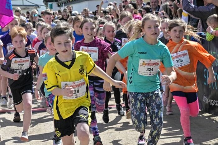 Rekord versetzt Gastgeber ins Staunen - Am Filzteich gingen 600 Kinder bei der Erzgebirgischen Schulmeisterschaft im Ausdauerlauf an den Start. 