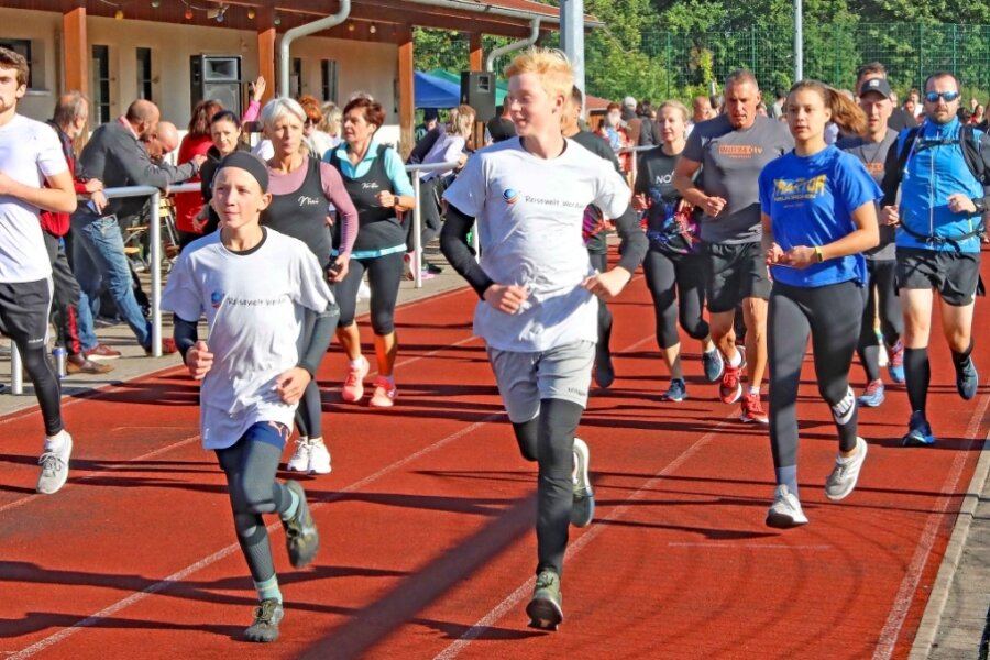 Rekordteilnehmerzahl beim Hospizlauf in Werdau - Mit 426 Teilnehmern aus 43 Teams aus dem gesamten Landkreis und aus Thüringen hat der 4. Hospizlauf alle Erwartungen übertroffen. 