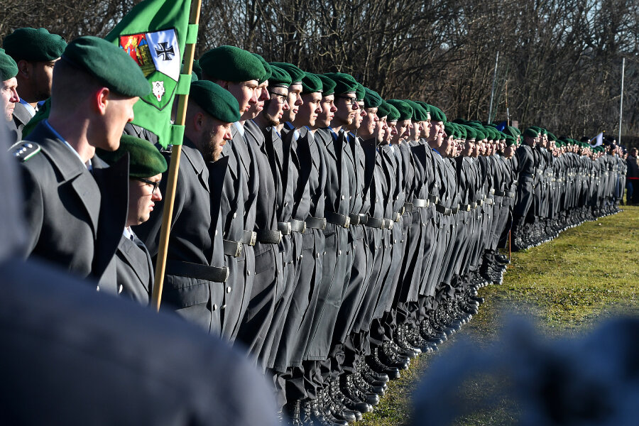 Rekruten legen Gelöbnis in Mittweida ab - Diese Rekruten vom Marienberger Panzergrenadierbataillon 371 absolvieren derzeit in Frankenberg ihre Grundausbildung.