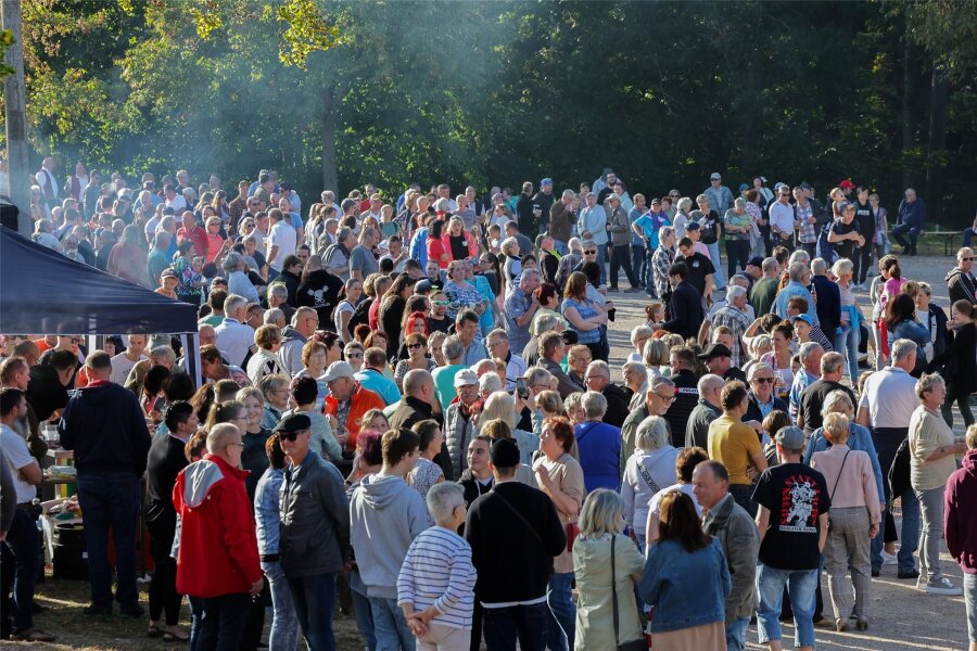 Remos Dorfrockmeisterschaft: Heinrichsort macht wieder mit - 740 Besucher wurden 2023 zur Dorfrockmeisterschaft in Heinrichsort gezählt, das Siegerdorf hatte 18 mehr.
