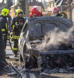 Renault brennt völlig aus - In Grumbach entzündete sich ein Pkw. 