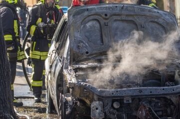 Renault brennt völlig aus - In Grumbach entzündete sich ein Pkw. 