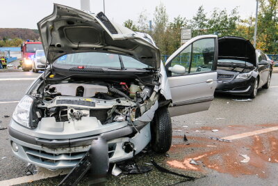 Renault kollidiert mit Opel: zwei Leichtverletzte - 