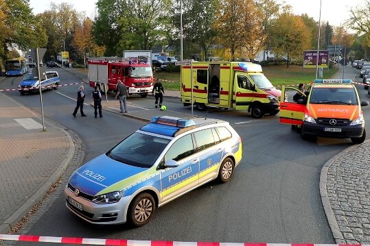 Rentner kommt bei Unfall in Chemnitz ums Leben - Der Unfall ereignete sich gegen 16.15 Uhr im Bereich des Kreisverkehrs Heinersdorfer/Bornaer/Blankenburger Straße.