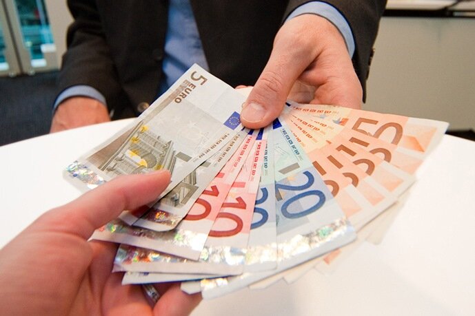 Rentnerinnen verlieren durch Enkeltrick mehrere tausend Euro - 