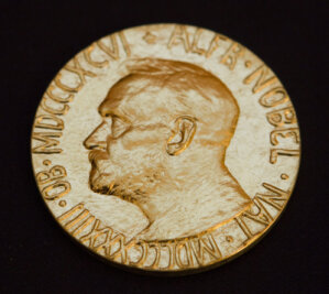 Replikat von Goldmedaille zu Brandts Friedensnobelpreis gestohlen - Ein Original: die Vorderseite der Medaille des Friedensnobelpreises.