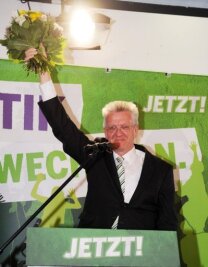 REPORTAGE: In Stuttgart knallen die Bio-Sektkorken - Der Jubelschrei der Grünen im Stuttgarter Landtagsgebäude war markerschütternd: Ihr Spitzenkandidat Winfried Kretschmann dürfte der bundesweit erste grüne Ministerpräsident werden.