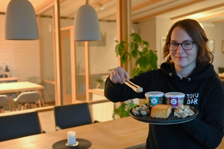 Restaurant zu: Tofufabrik öffnet - Julia Jeschek betreibt jetzt in Hartmannsdorf eine Tofu-Fabrik.