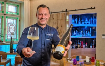 Das beste Restaurant der Region Südwestsachsen befindet sich in Aue im Erzgebirge. Das "St. Andreas" im Hotel Blauer Engel wurde vom Restaurantführer "Gault&Millau" jetzt mit zwei roten Kochmützen ausgezeichnet.