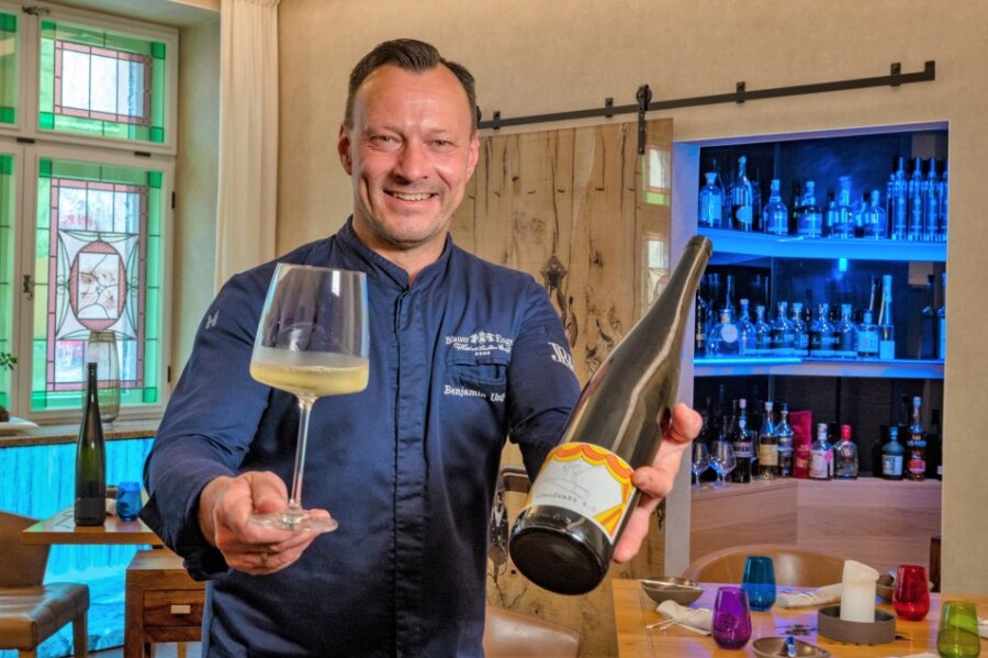 Das beste Restaurant der Region Südwestsachsen befindet sich in Aue im Erzgebirge. Das "St. Andreas" im Hotel Blauer Engel wurde vom Restaurantführer "Gault&Millau" jetzt mit zwei roten Kochmützen ausgezeichnet.