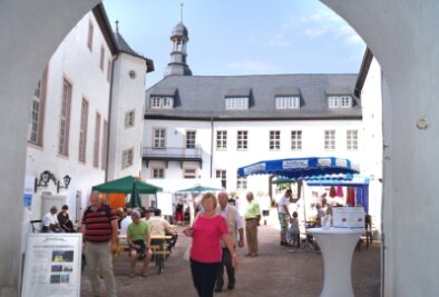 Restaurierte Räume bergen viele Schätze - Den ganzen Tag über gaben sich gestern auf Schloss Wildenfels die Besucher die Klinke in die Hand. Seit 1998 werden Räumlichkeiten des Schlosses restauriert.