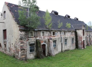 Rettung für den historischen Pferdestall - Unübersehbar: Es gibt künftig sehr viel zu tun, um das historische Gebäude im Leubsdorfer Ortsteil Hohenfichte erhalten zu können. 