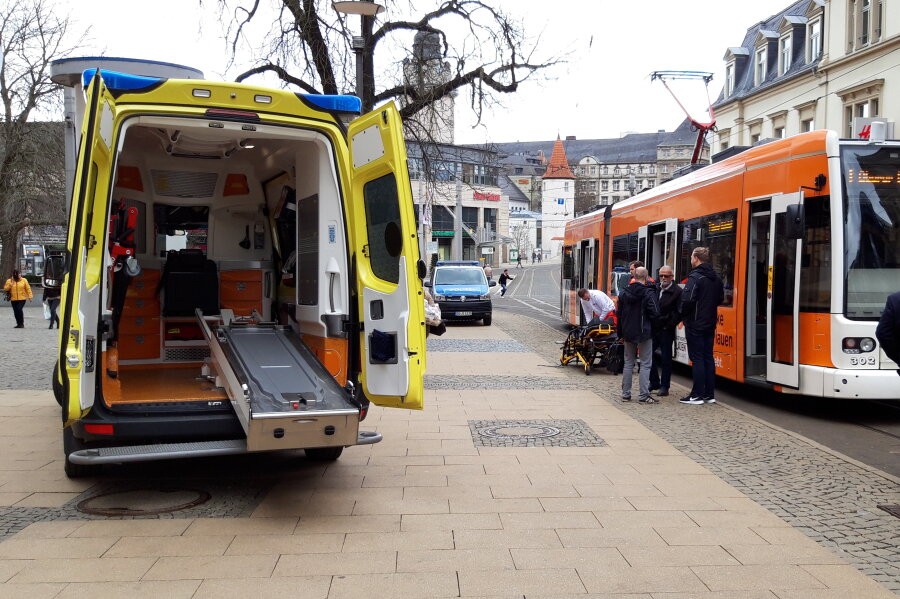 Rettungseinsatz am Plauener Postplatz - 